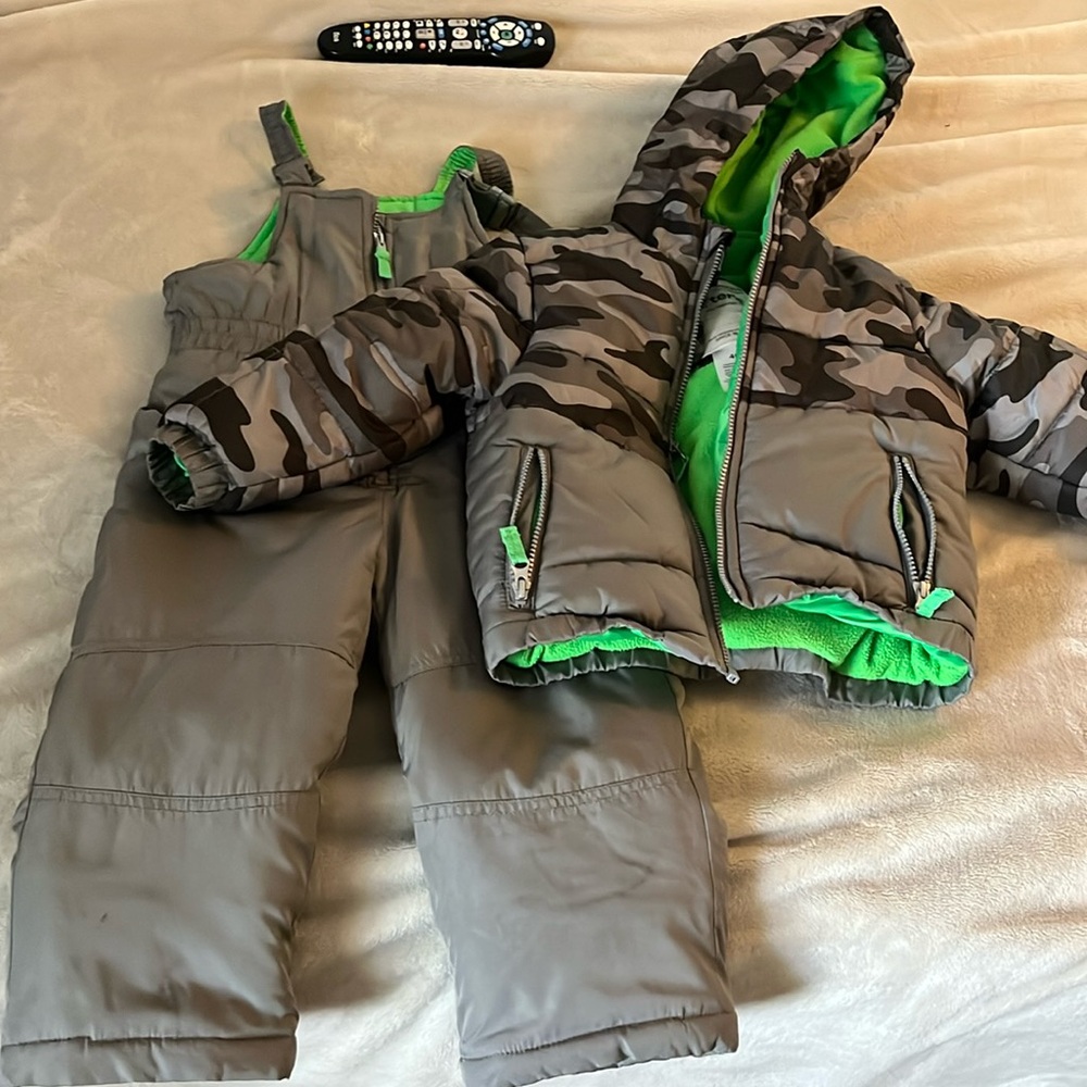 Boys two pice snowsuit
